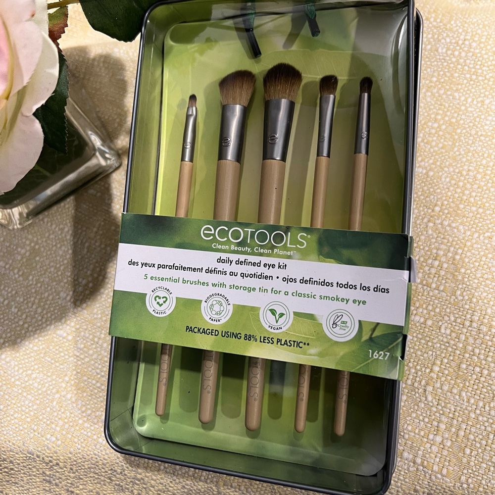 Ecotools set of 5 essential makeup brushes New in box
